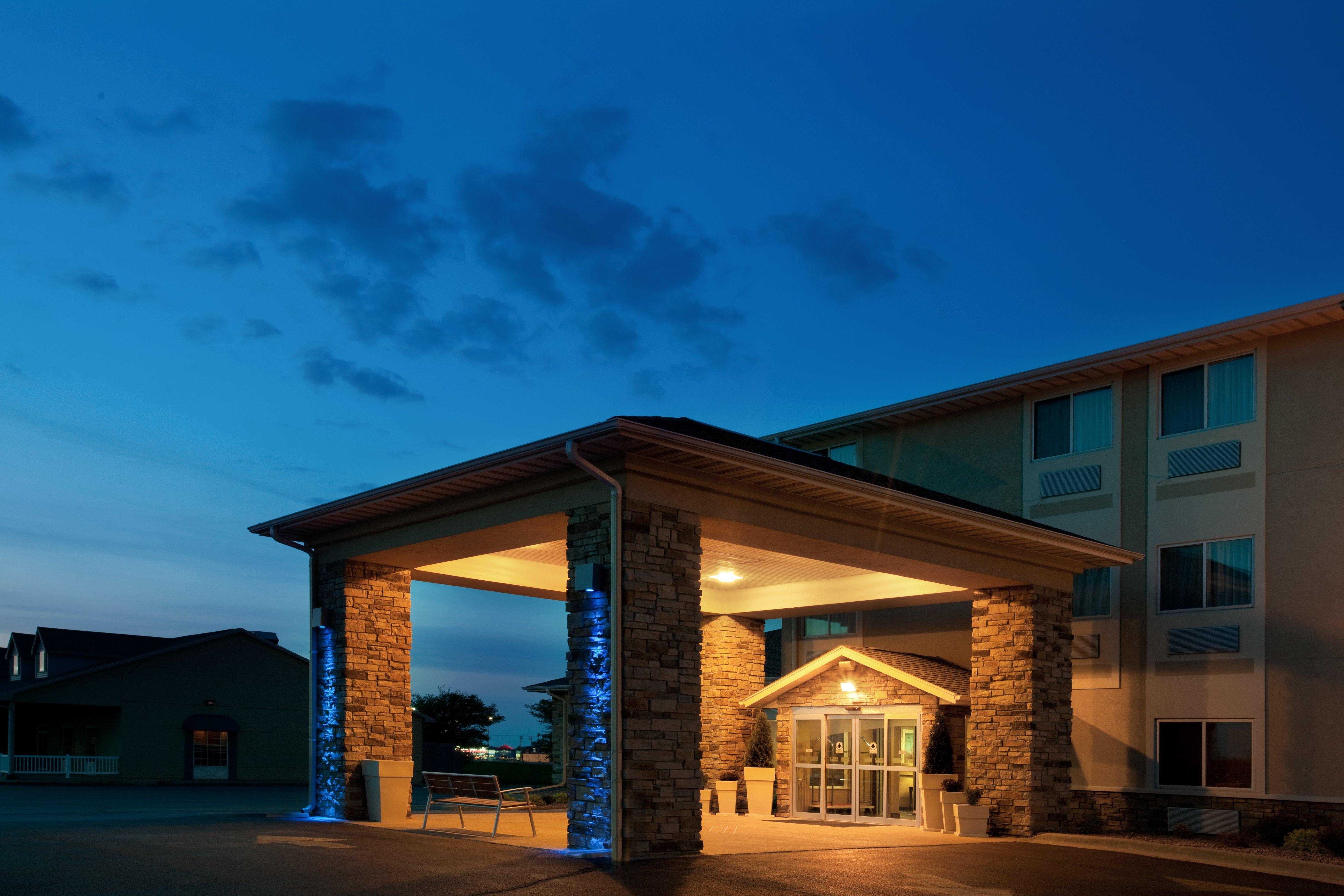 Holiday Inn Express Tuscola Екстериор снимка
