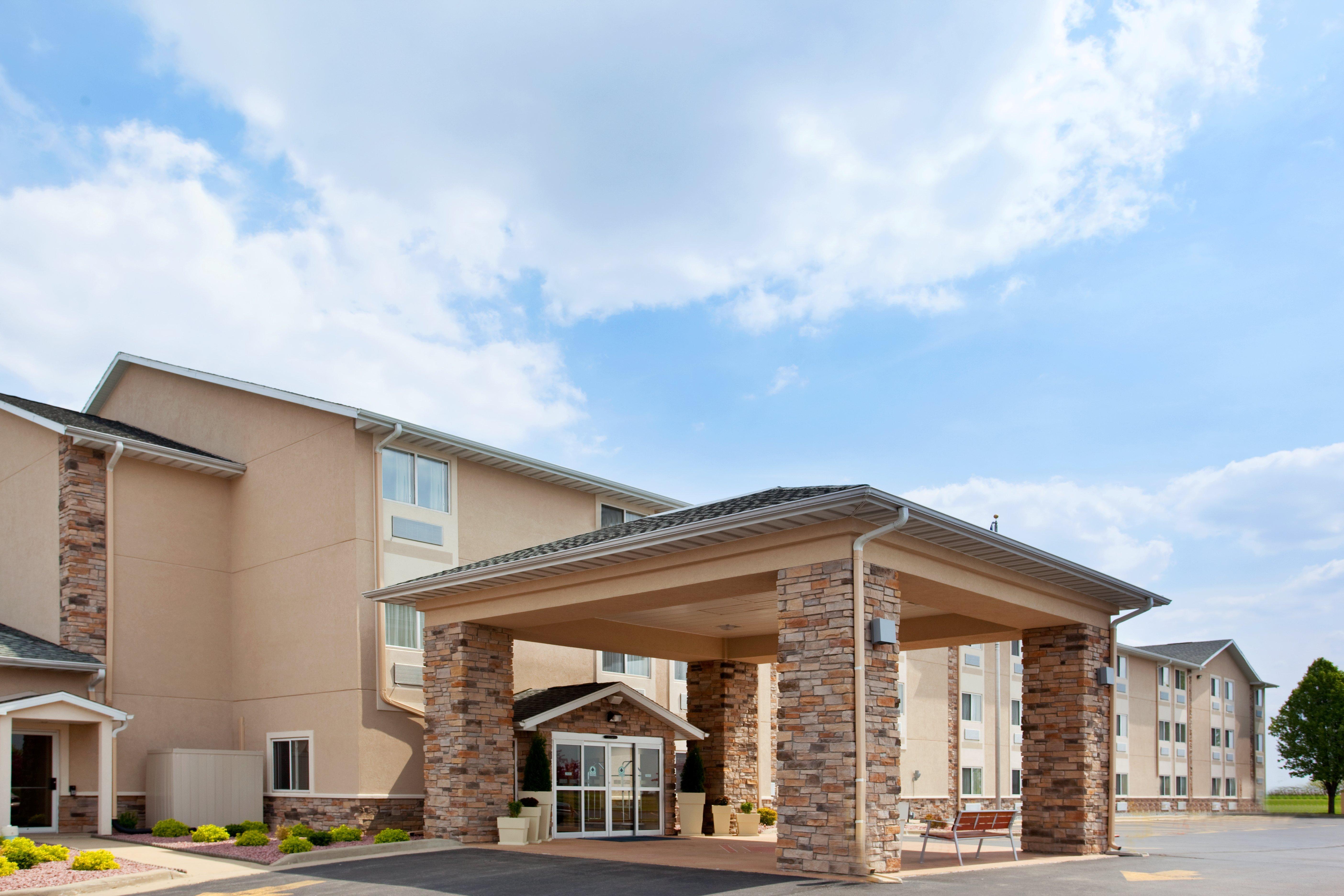 Holiday Inn Express Tuscola Екстериор снимка